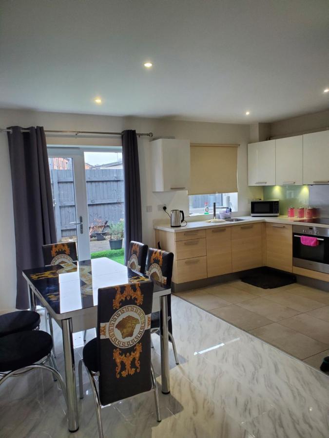 Beautiful & Elegant 2 Bed Room House Manchester Esterno foto