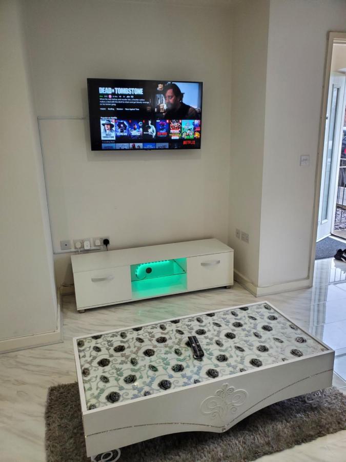 Beautiful & Elegant 2 Bed Room House Manchester Esterno foto